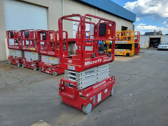 2018 MEC MICRO 19 Scissor Lift