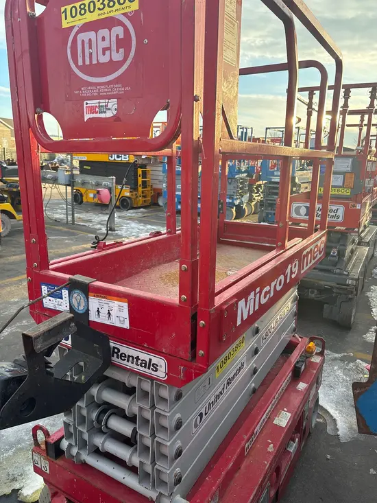 2018 MEC MICRO 19 Scissor Lift