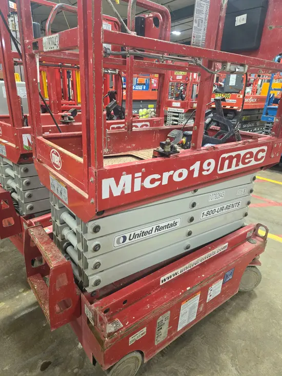 2018 MEC MICRO 19 Scissor Lift
