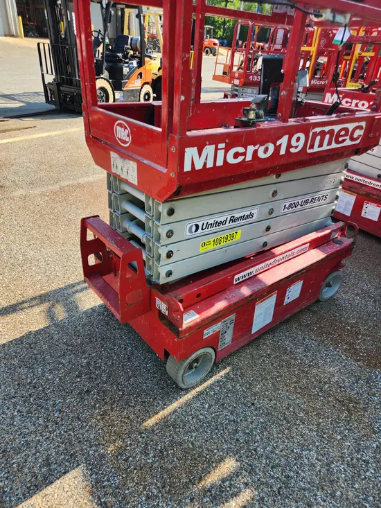 2018 MEC MICRO 19 Scissor Lift