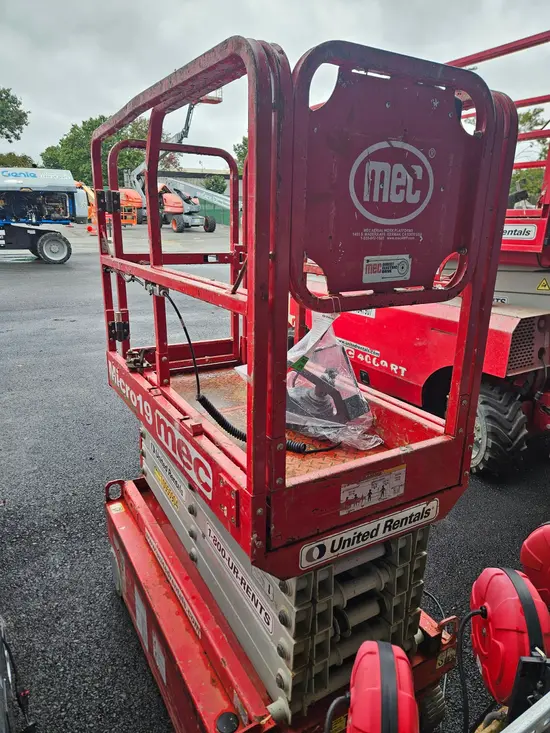 2019 MEC MICRO 19 Scissor Lift