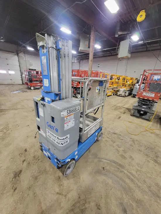 2017 Genie GR-20 Self-Propelled One-Person Lift
