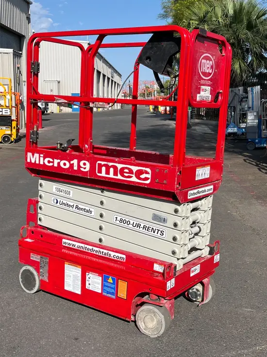 2018 MEC MICRO 19 Scissor Lift