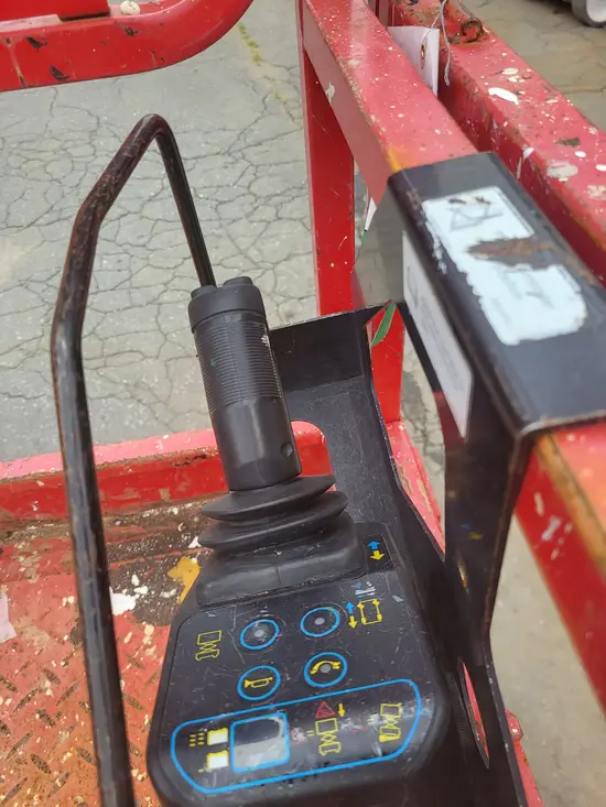 2019 MEC MICRO 19 Scissor Lift