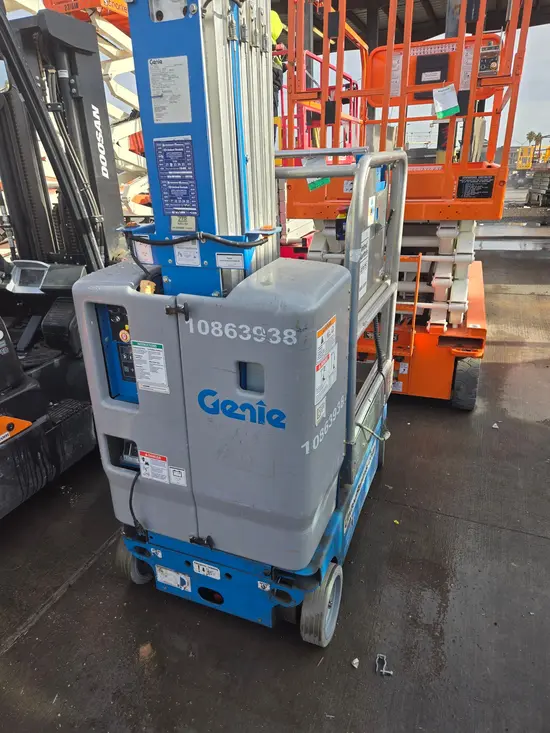 2018 Genie GR-20 Self-Propelled One-Person Lift