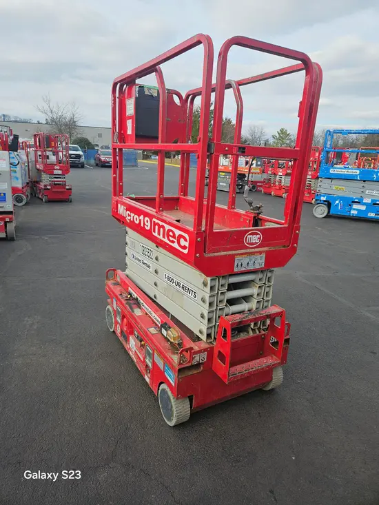 2018 MEC MICRO 19 Scissor Lift