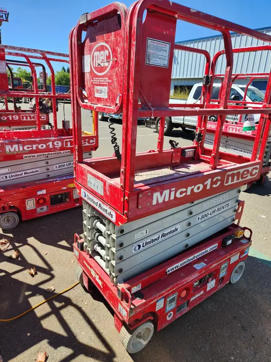 2018 MEC MICRO 19 Scissor Lift