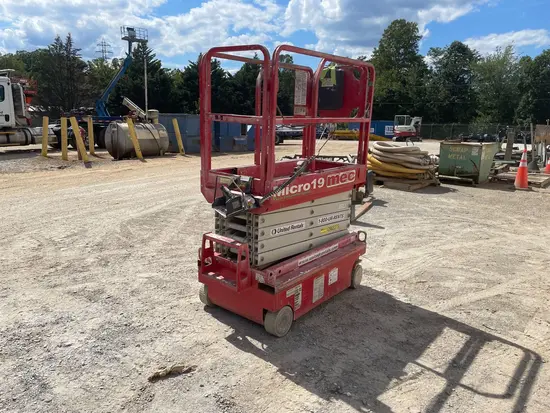 2019 MEC MICRO 19 Scissor Lift