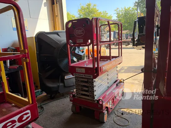 2019 MEC MICRO 19 Scissor Lift