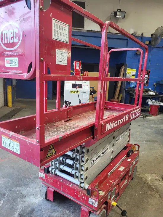 2018 MEC MICRO 19 Scissor Lift