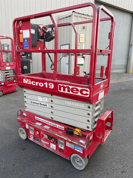 2018 MEC MICRO 19 Scissor Lift