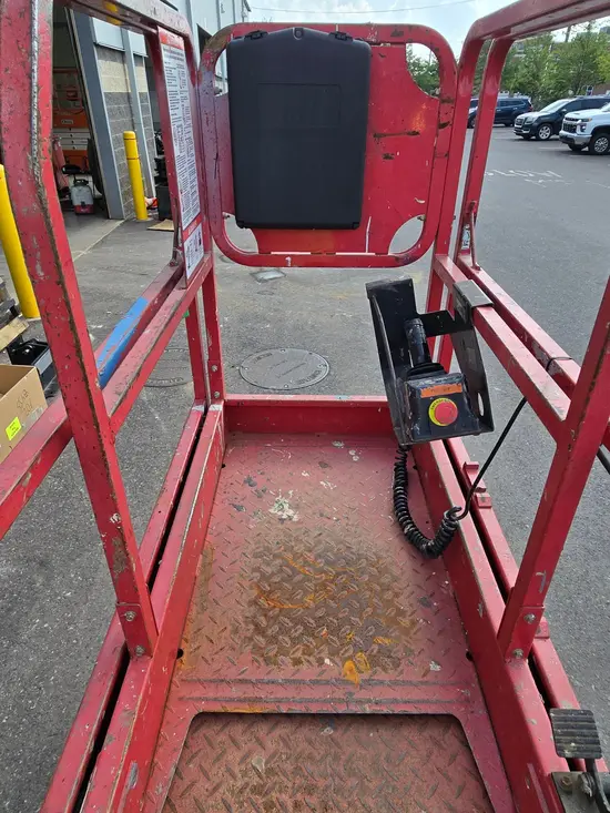 2019 MEC MICRO 19 Scissor Lift