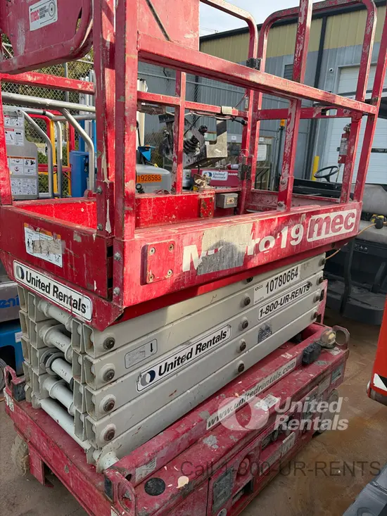 2018 MEC MICRO 19 Scissor Lift