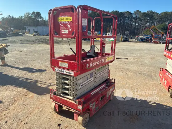2019 MEC MICRO 19 Scissor Lift