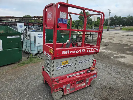 2018 MEC MICRO 19 Scissor Lift