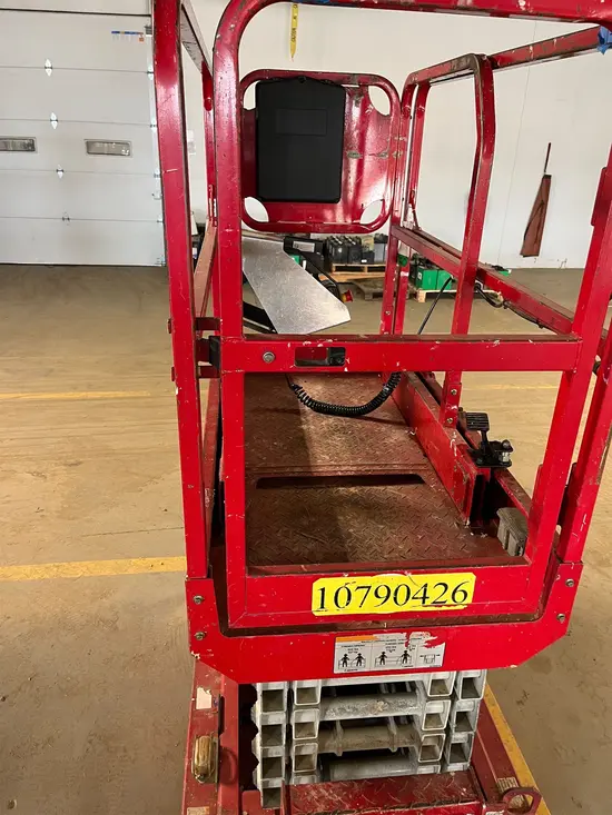 2018 MEC MICRO 19 Scissor Lift