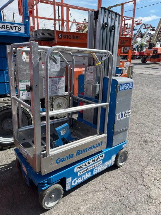 2018 MEC MICRO 19 Scissor Lift