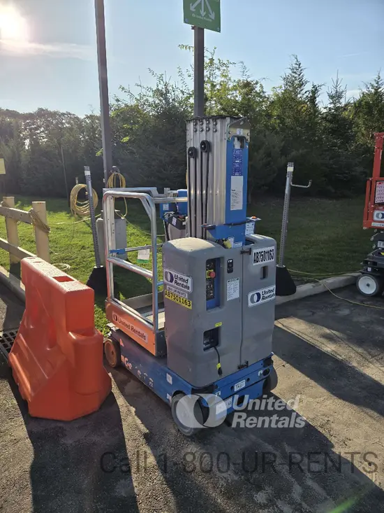2018 Genie GR-20 Self-Propelled One-Person Lift