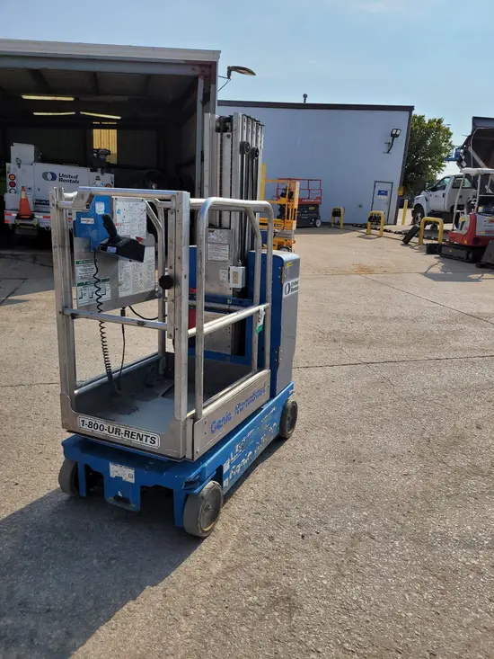 2018 Genie GR-20 Self-Propelled One-Person Lift
