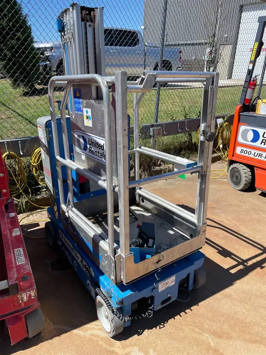 2018 Genie GR-20 Self-Propelled One-Person Lift