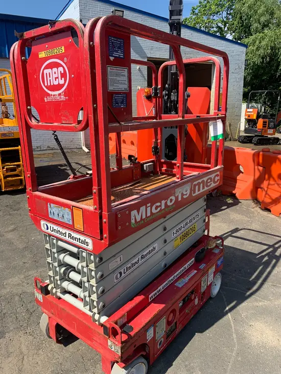 2019 MEC MICRO 19 Scissor Lift