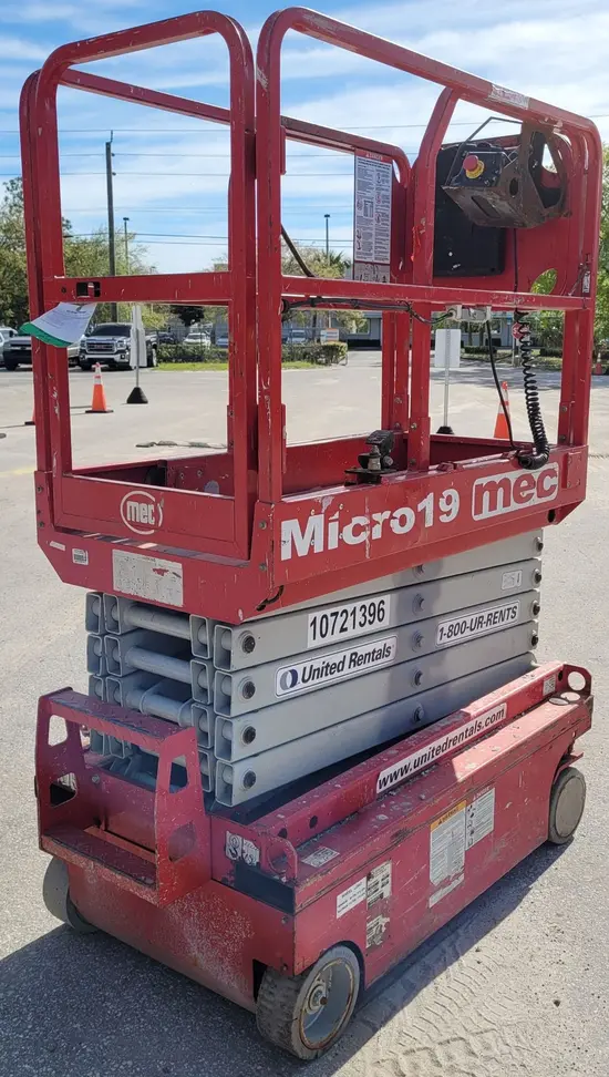 2018 MEC MICRO 19 Scissor Lift