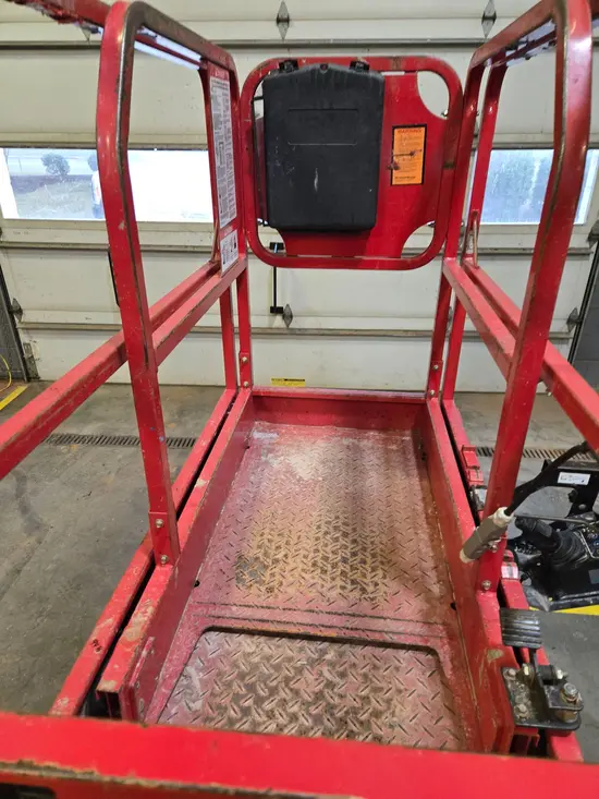 2019 MEC MICRO 19 Scissor Lift