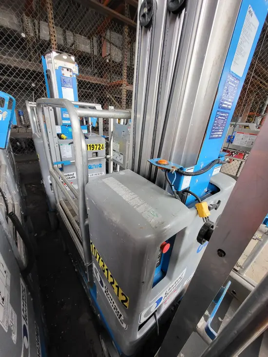 2018 Genie GR-20 Self-Propelled One-Person Lift