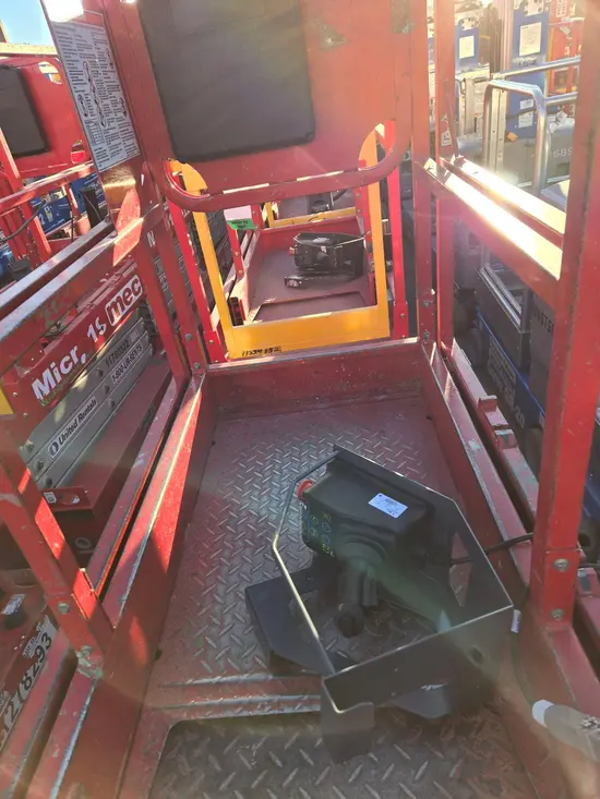 2018 MEC MICRO 19 Scissor Lift