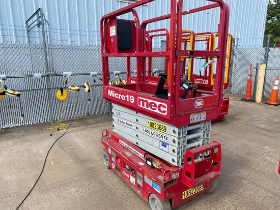 2018 MEC MICRO 19 Scissor Lift