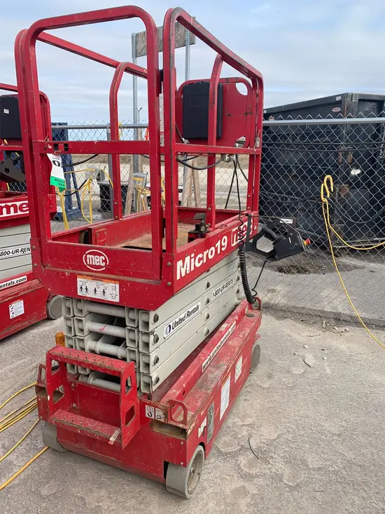 2018 MEC MICRO 19 Scissor Lift