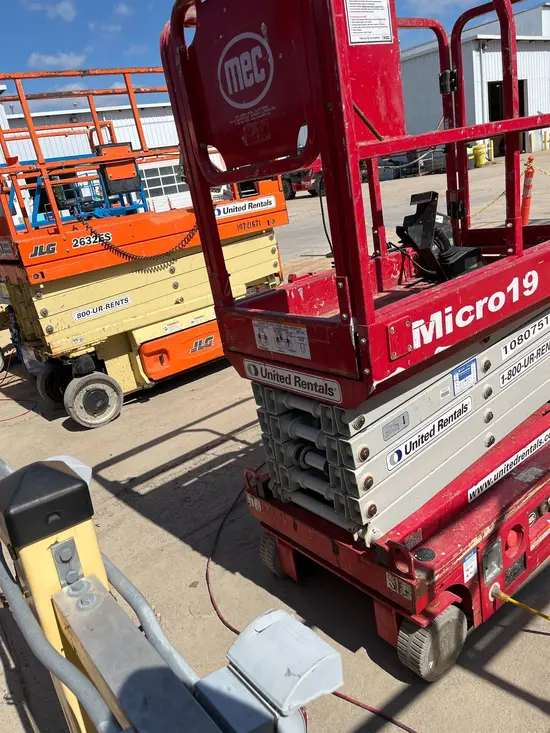 2018 MEC MICRO 19 Scissor Lift