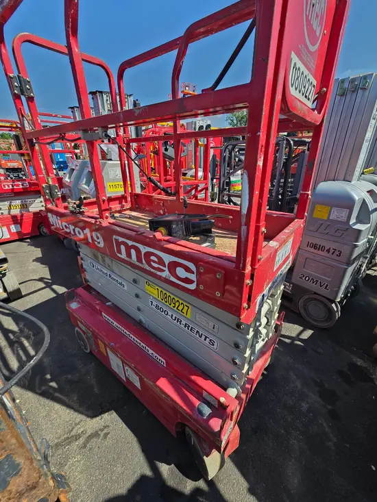 2018 MEC MICRO 19 Scissor Lift