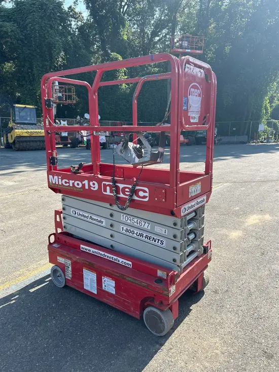 2019 MEC MICRO 19 Scissor Lift