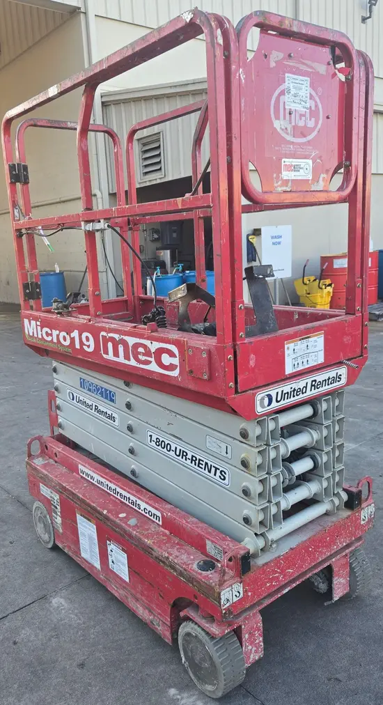 2019 MEC MICRO 19 Scissor Lift