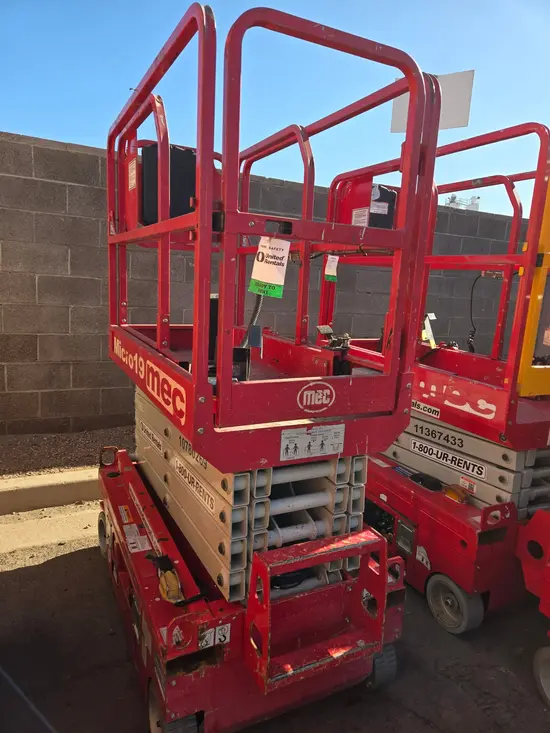 2018 MEC MICRO 19 Scissor Lift