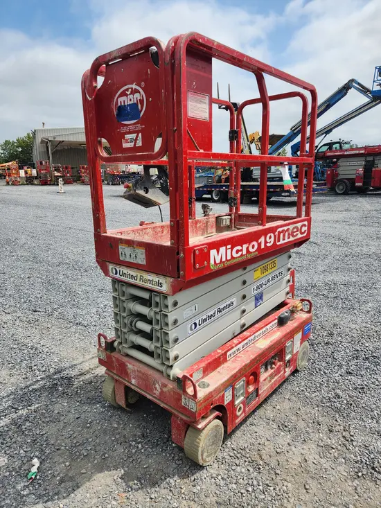 2019 MEC MICRO 19 Scissor Lift