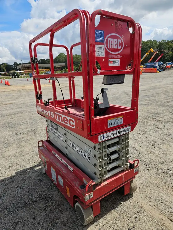2019 MEC MICRO 19 Scissor Lift