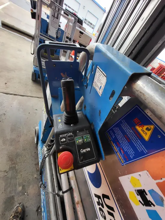 2018 Genie GR-20 Self-Propelled One-Person Lift