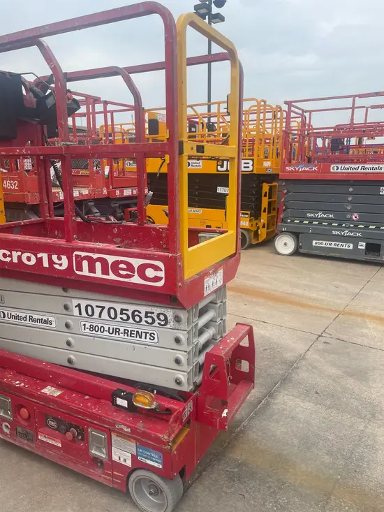 2018 MEC MICRO 19 Scissor Lift