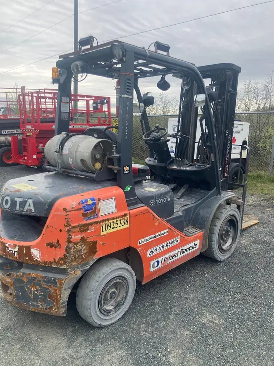 2019 Toyota 8FGU30 Warehouse Forklift