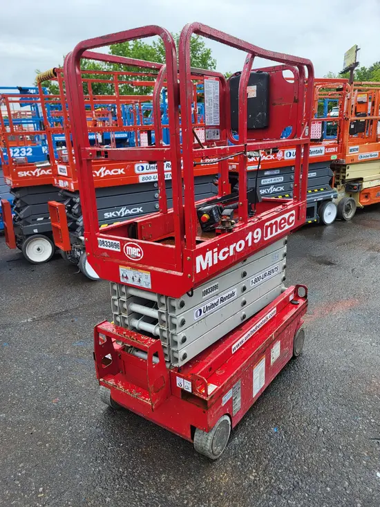 2018 MEC MICRO 19 Scissor Lift