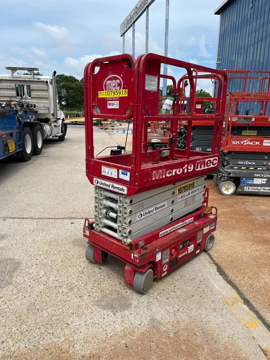 2018 MEC MICRO 19 Scissor Lift