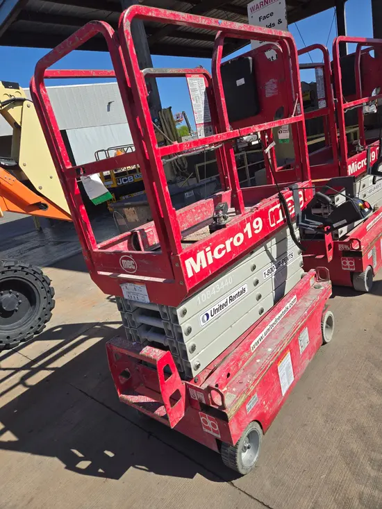 2018 MEC MICRO 19 Scissor Lift
