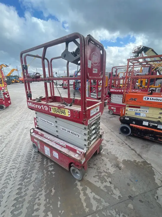 2018 MEC MICRO 19 Scissor Lift