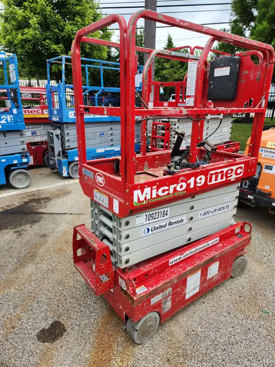 2019 MEC MICRO 19 Scissor Lift
