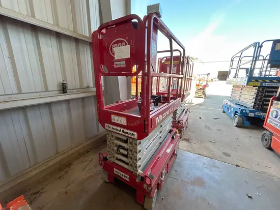 2019 MEC MICRO 19 Scissor Lift