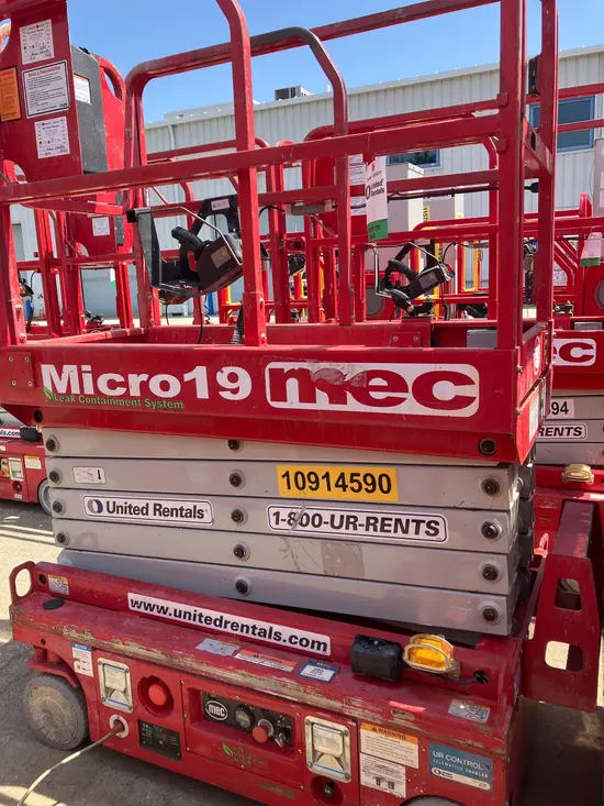 2019 MEC MICRO 19 Scissor Lift