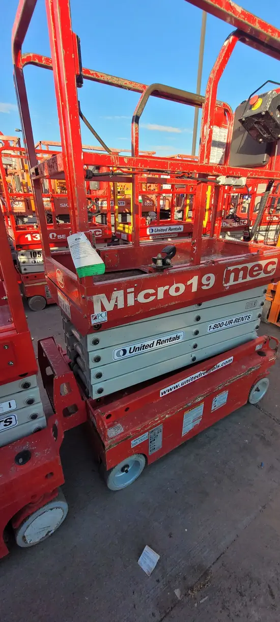 2018 MEC MICRO 19 Scissor Lift