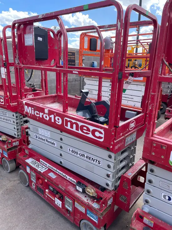 2018 MEC MICRO 19 Scissor Lift